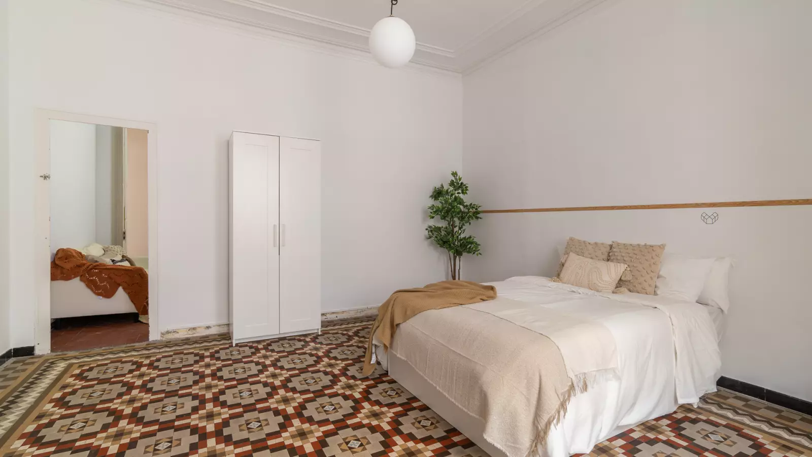 Furnished room in a shared flat in Ciutat Vella · 3