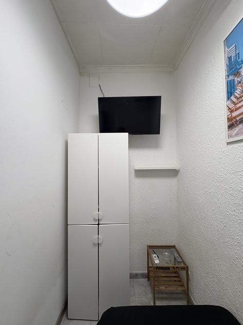 Room in a 6-person shared flat in Ciutat Vella · 2