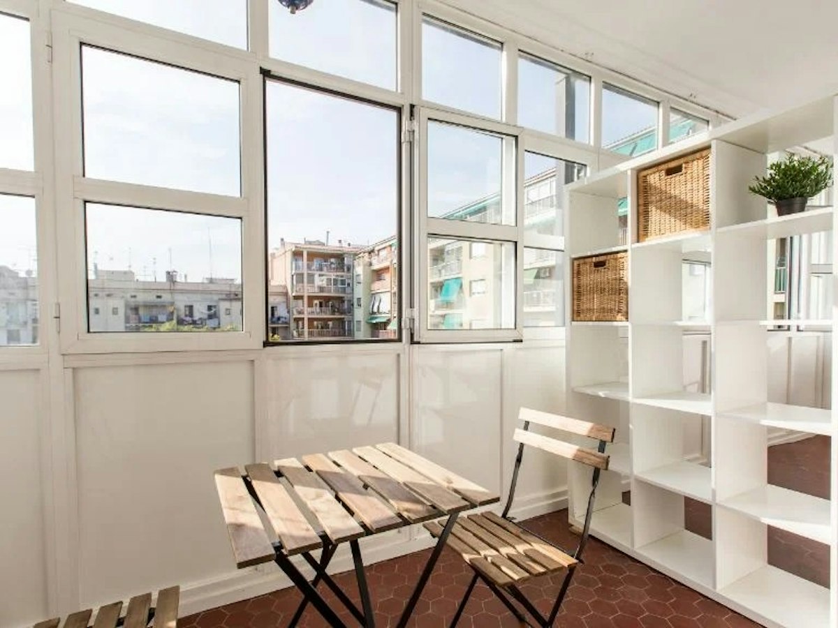 Furnished room in a 7-person shared flat in Les Corts · 3