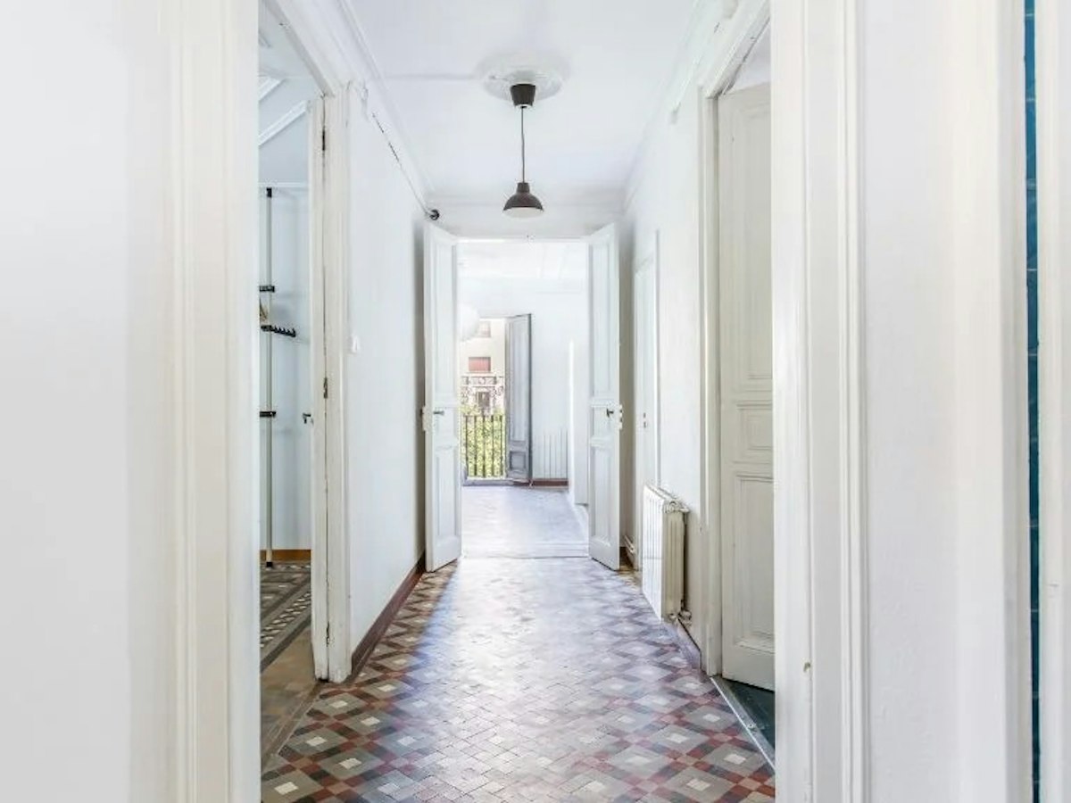Furnished room in a 7-person shared flat in Les Corts · 4