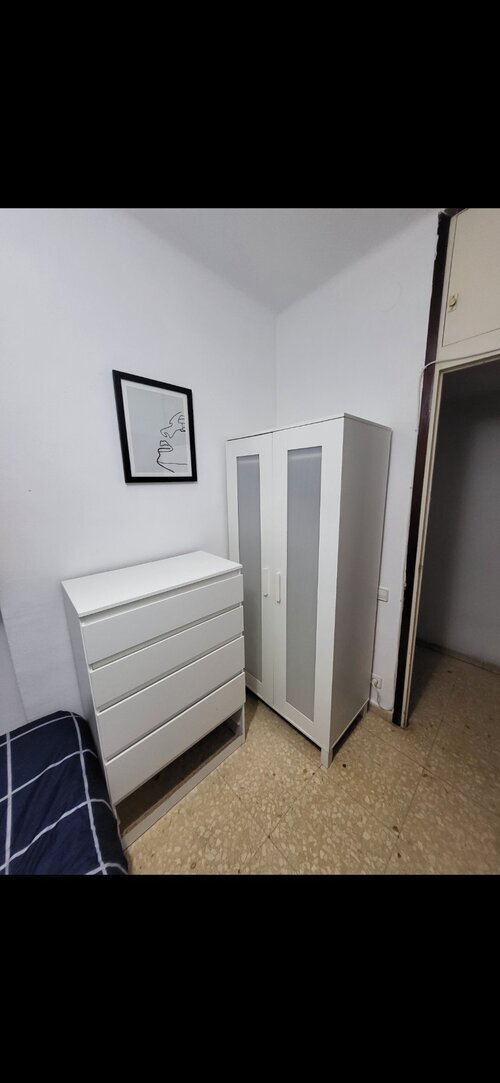 Room in a 4-person shared flat in Eixample · 2