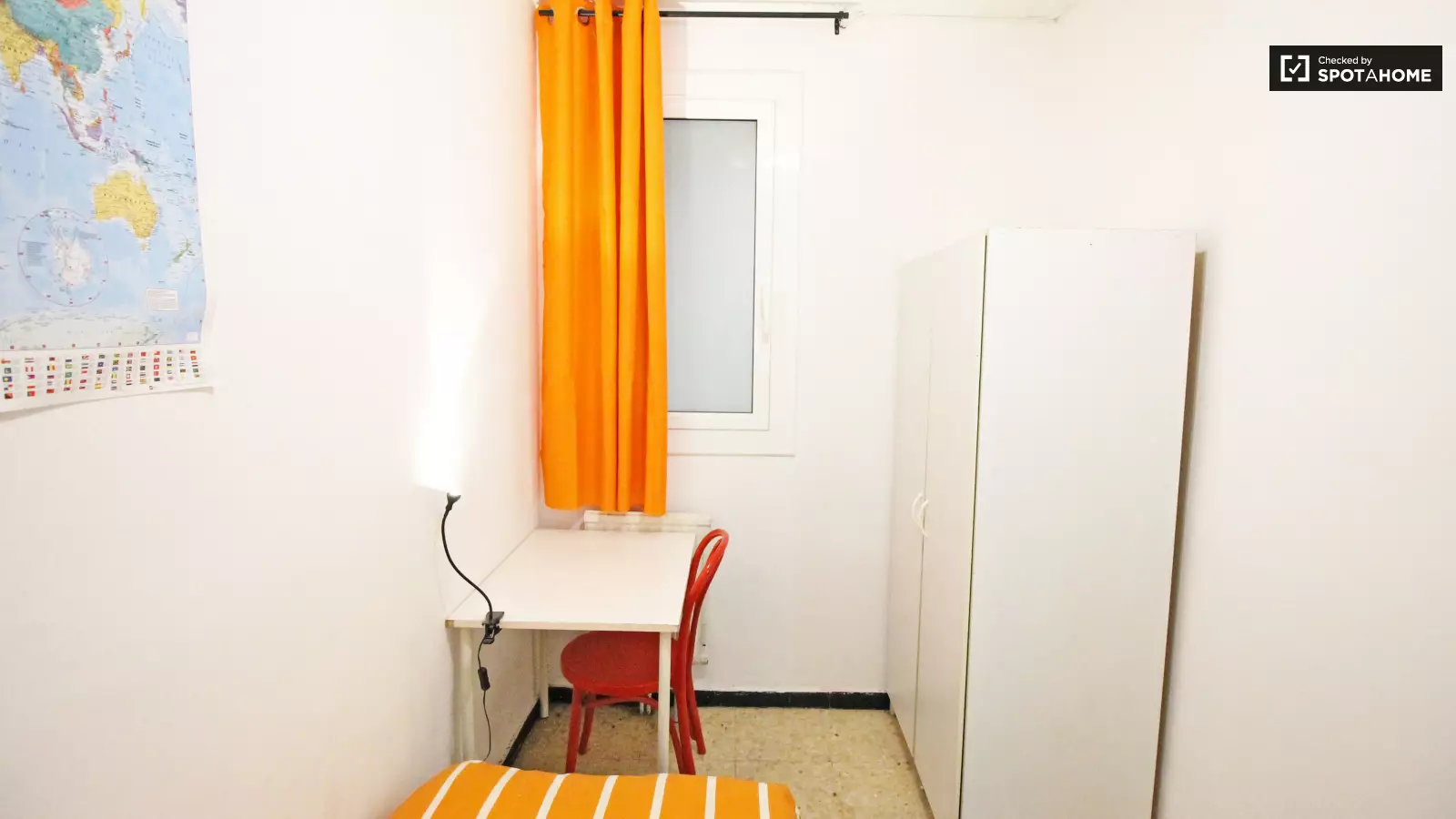 Furnished room in a shared flat in Sants-Montjuïc · 3