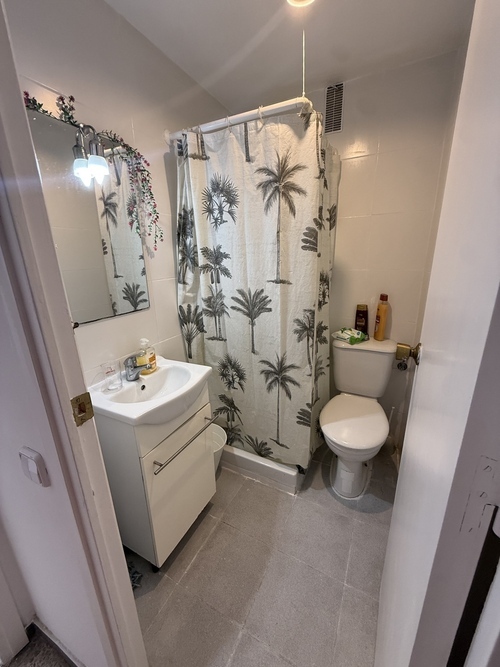 Room in a 3-person shared flat in Eixample · 2
