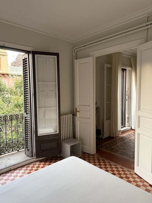 Room in a 2-person shared flat in Eixample · 2