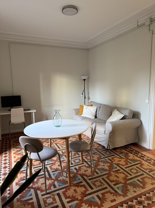 Room in a 2-person shared flat in Eixample · 3
