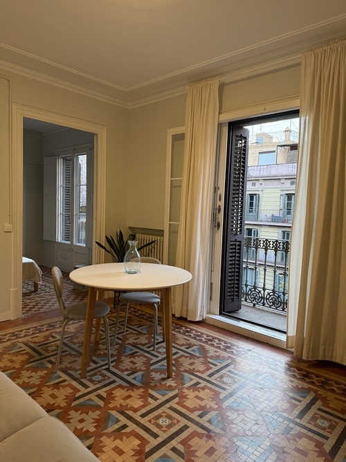 Room in a 2-person shared flat in Eixample · 4