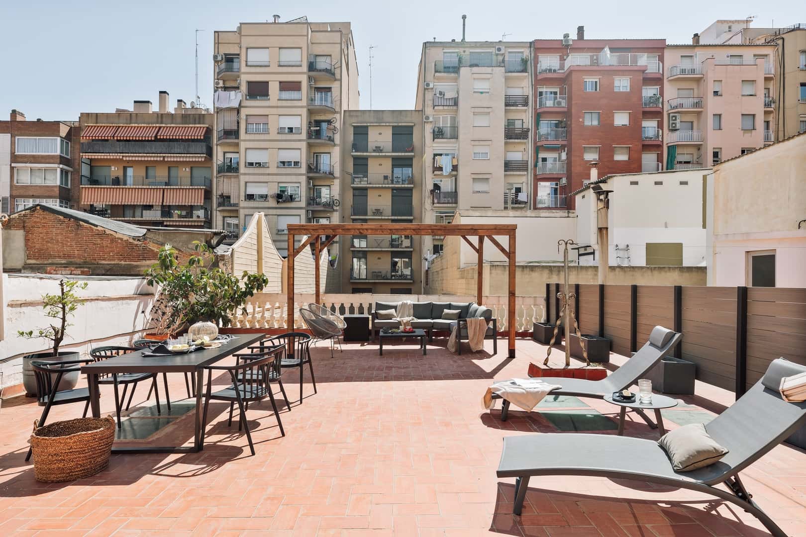 Furnished 3-bedroom flat in Eixample, 86 m² · 2