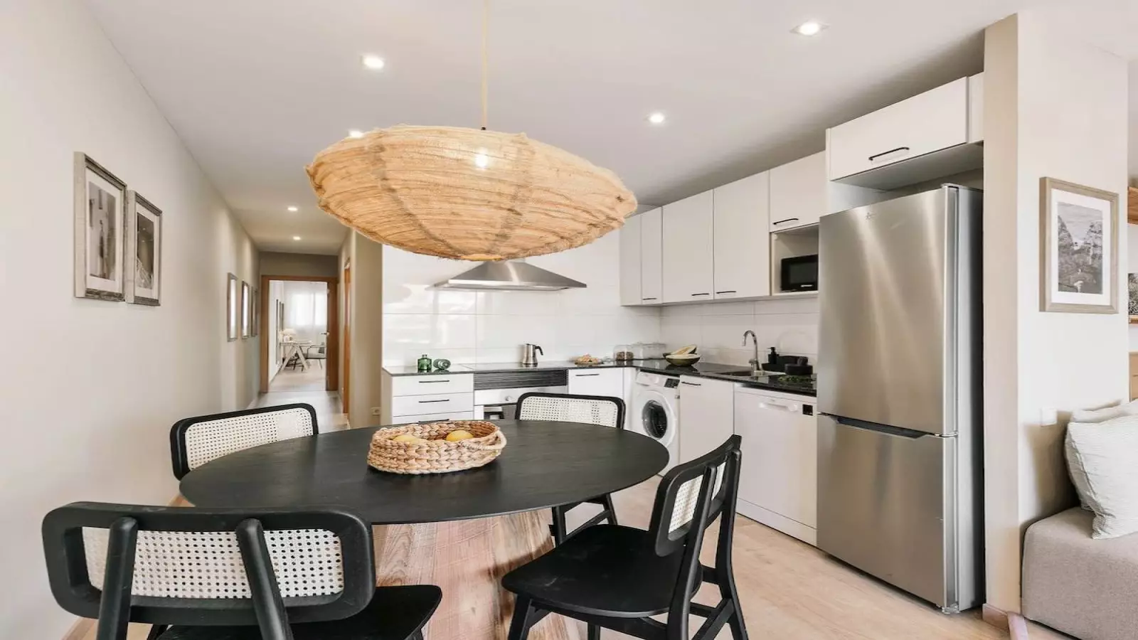 Furnished 2-bedroom flat in Eixample, 81 m² · 3