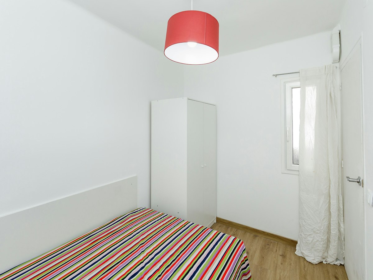 Furnished room in a 4-person shared flat in L'Hospitalet · 2