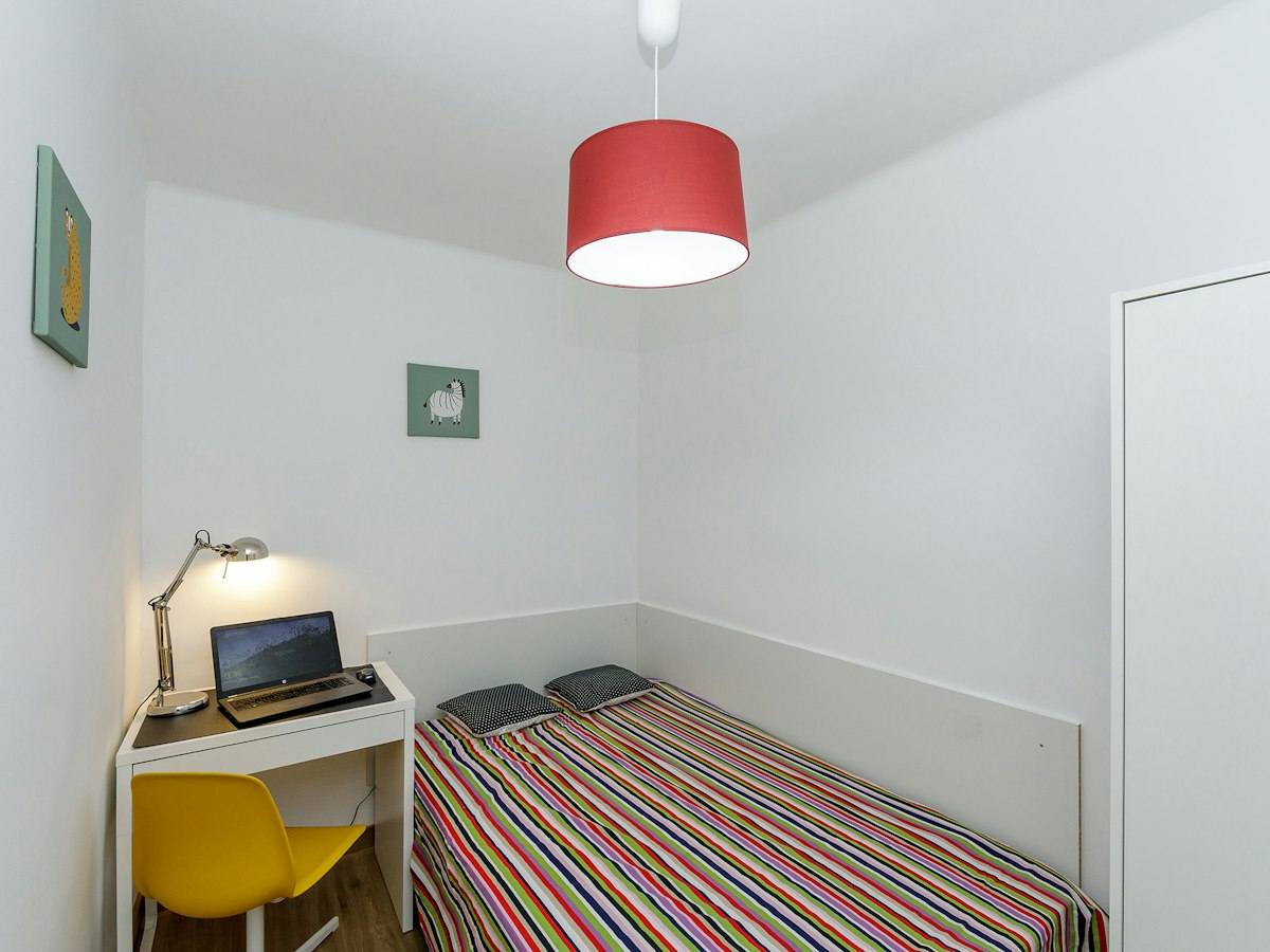 Furnished room in a 4-person shared flat in L'Hospitalet · 3