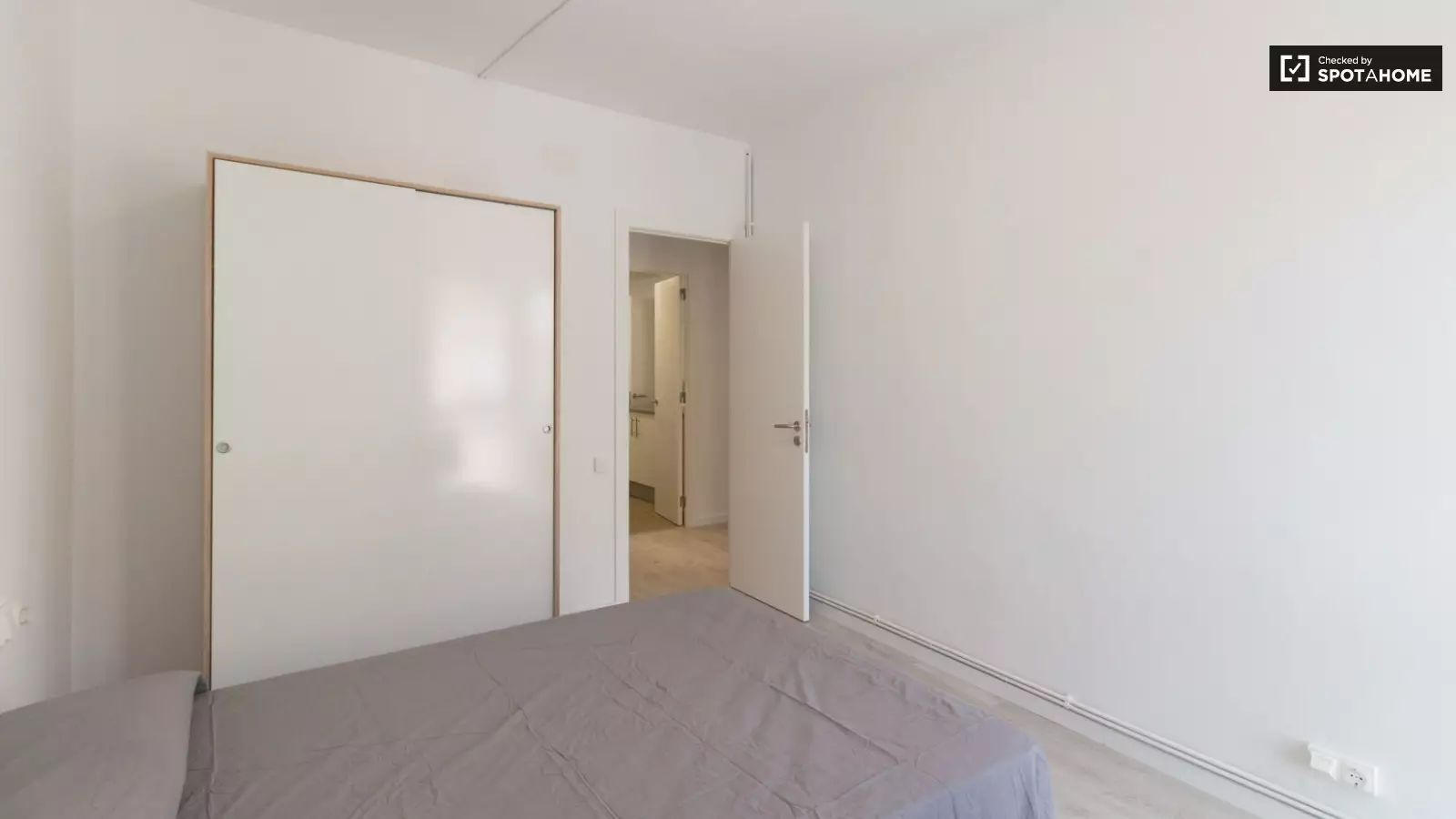 Furnished room in a 4-person shared flat in Sarrià–Sant Gervasi · 2
