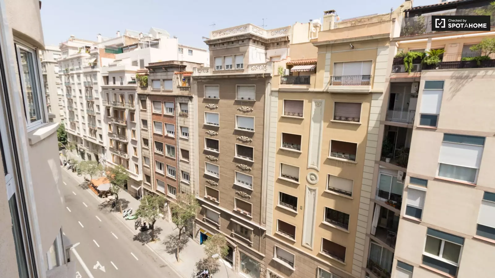 Furnished room in a 4-person shared flat in Sarrià–Sant Gervasi · 3