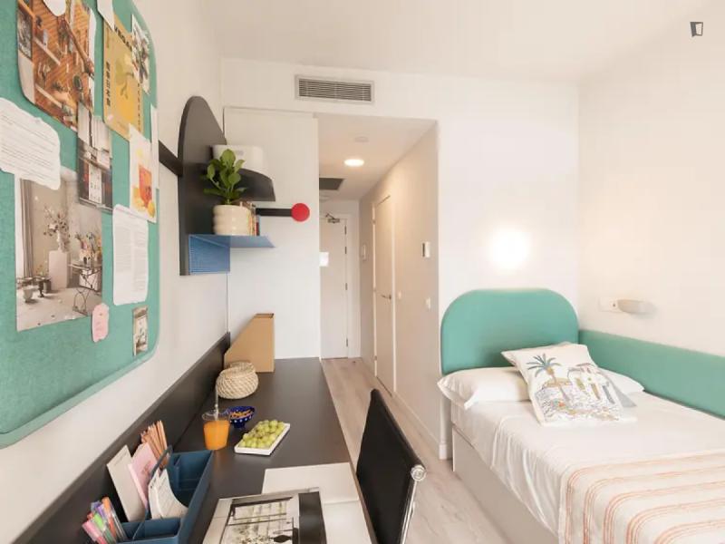 Furnished 527-bedroom flat in Les Corts · 2