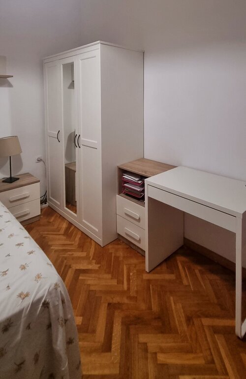 Habitación en piso compartido de 3 personas en Eixample · 3