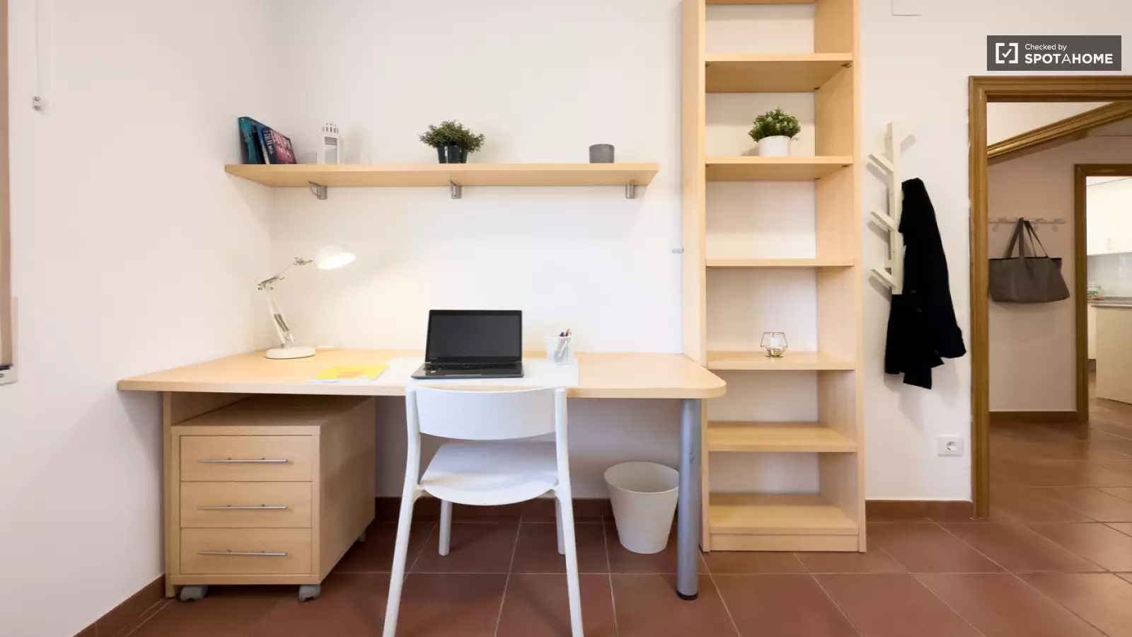 Furnished room in a shared flat in L'Hospitalet · 2