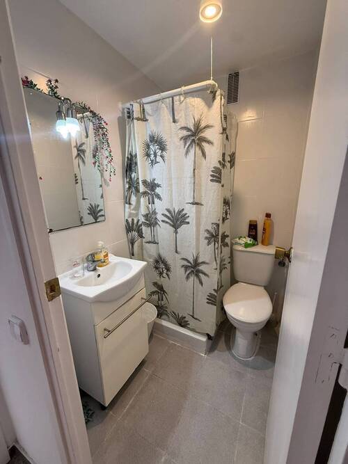 Room in a 3-person shared flat in Eixample · 3