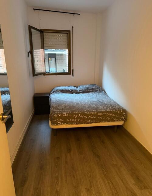 Room in a 5-person shared flat in Gràcia · 2