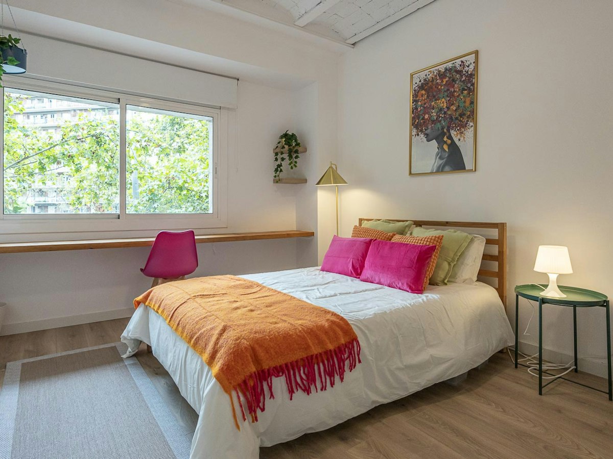 Furnished room in a 9-person shared flat in Gràcia · 2