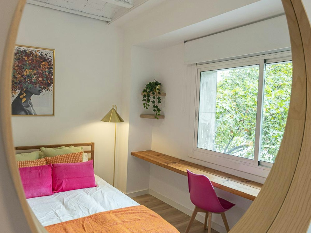 Furnished room in a 9-person shared flat in Gràcia · 3