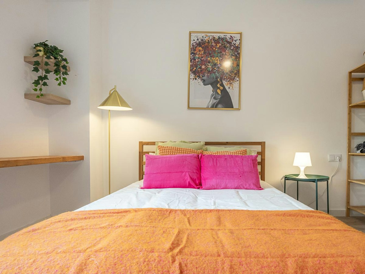 Furnished room in a 9-person shared flat in Gràcia · 4