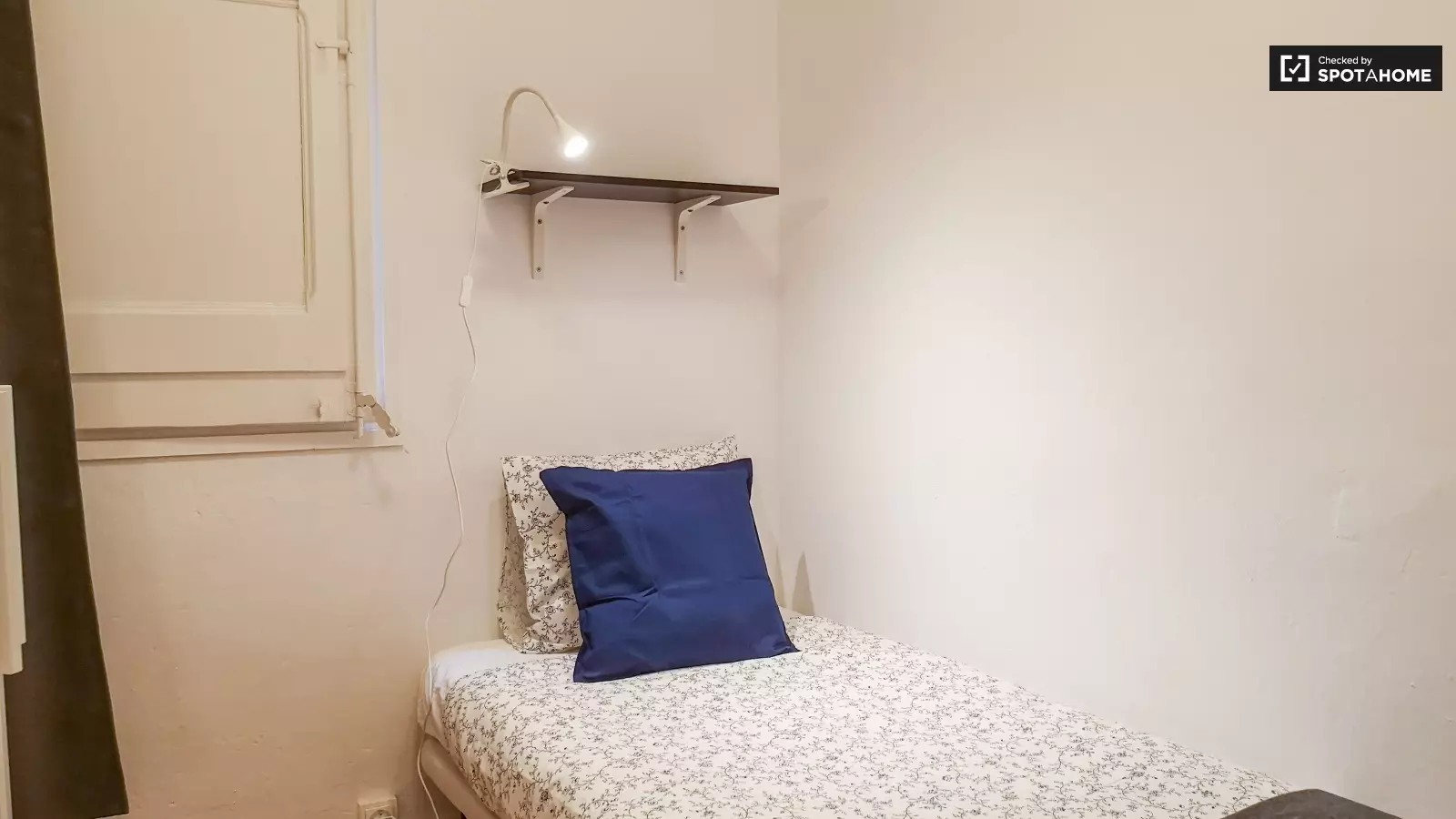 Furnished room in a 3-person shared flat in L'Hospitalet · 2