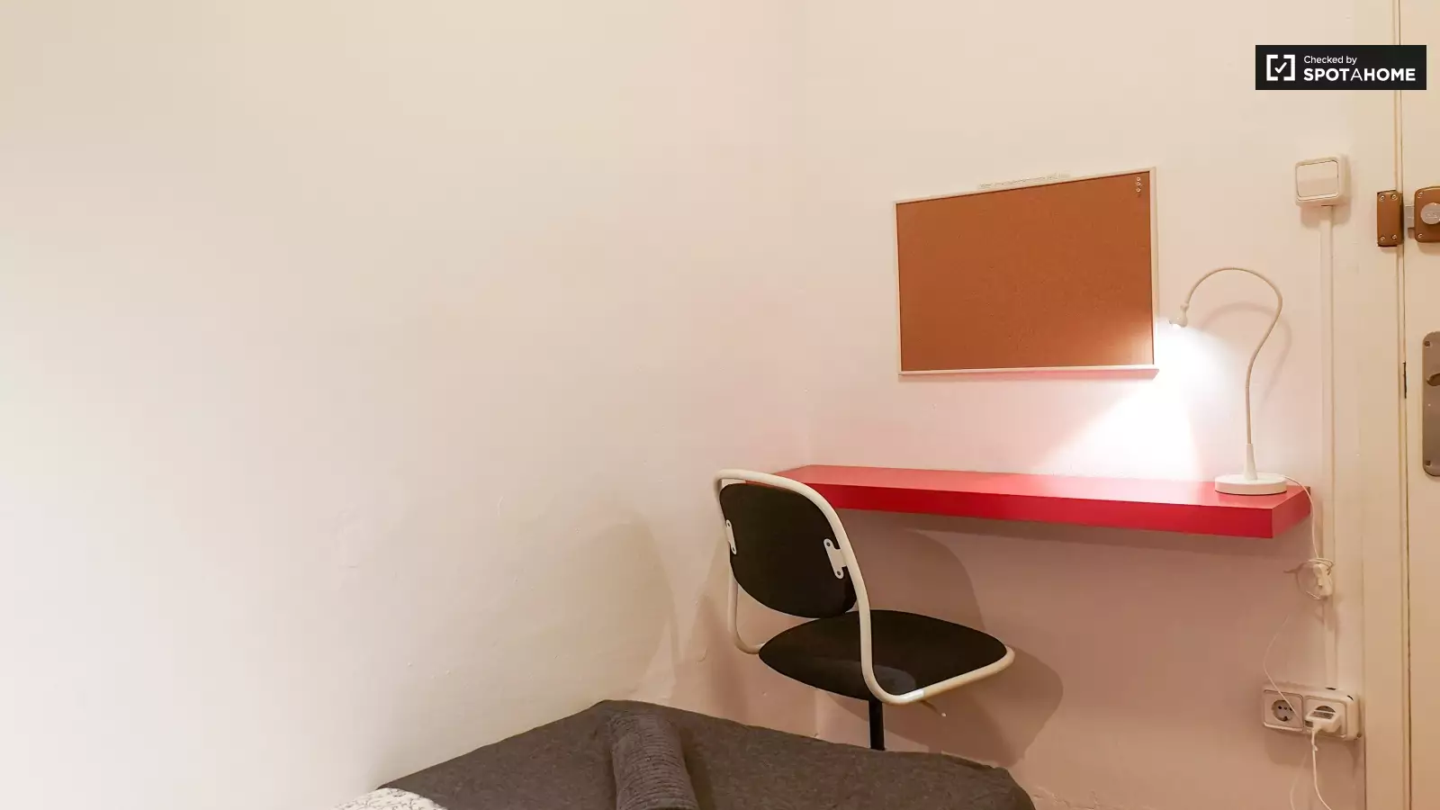 Furnished room in a 3-person shared flat in L'Hospitalet · 3