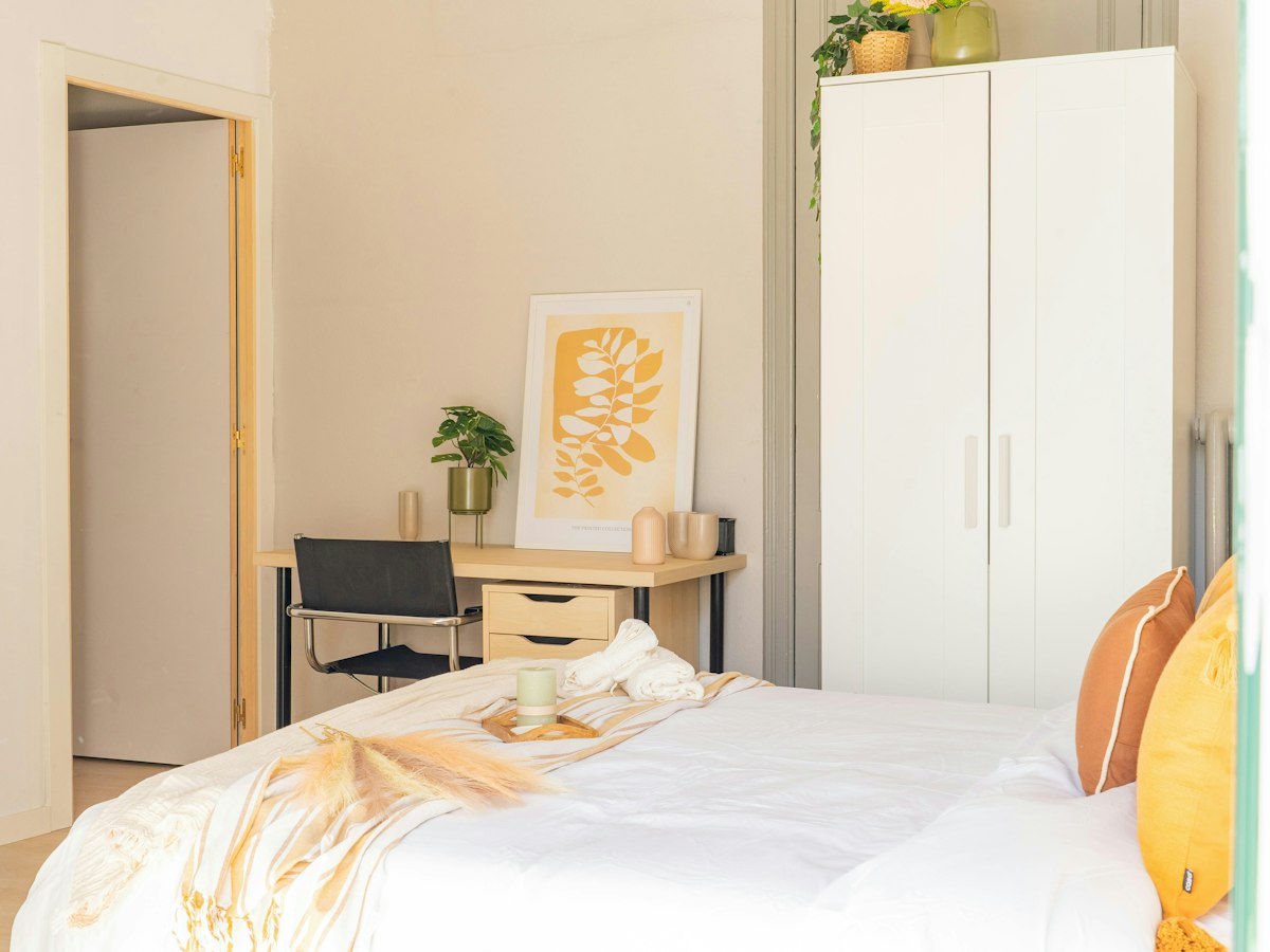 Habitación amueblada en piso compartido de 9 personas en Ciutat Vella · 2