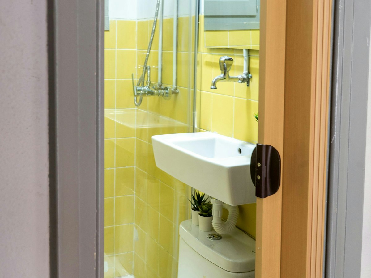 Habitación amueblada en piso compartido de 9 personas en Ciutat Vella · 4
