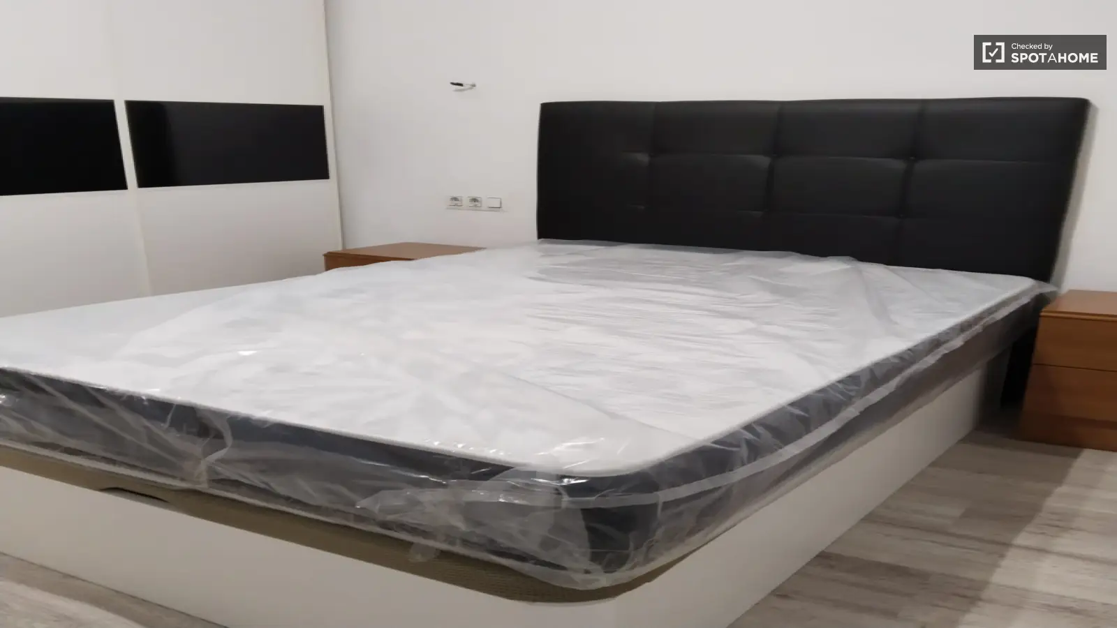 Furnished room in a shared flat in Horta-Guinardó · 3