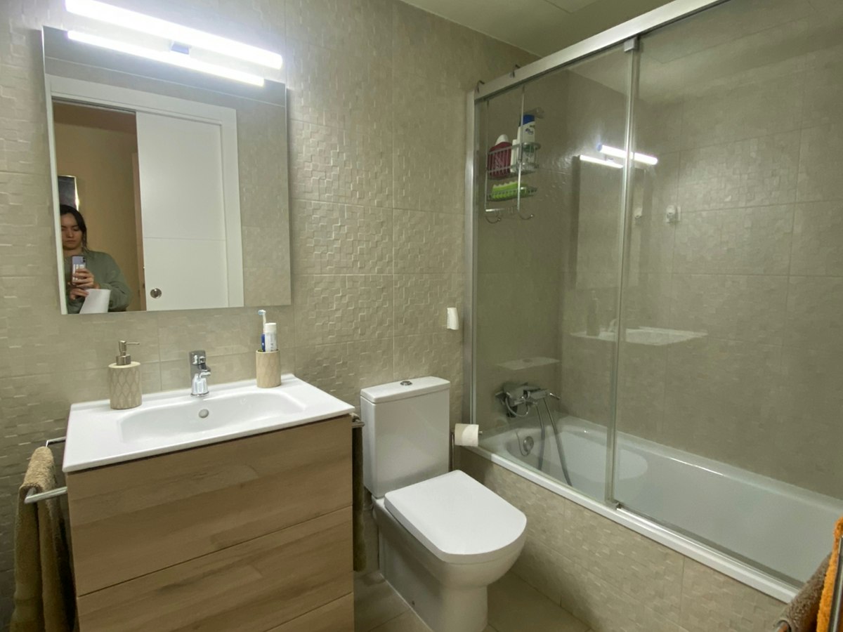 Furnished room in a 5-person shared flat in L'Hospitalet · 4