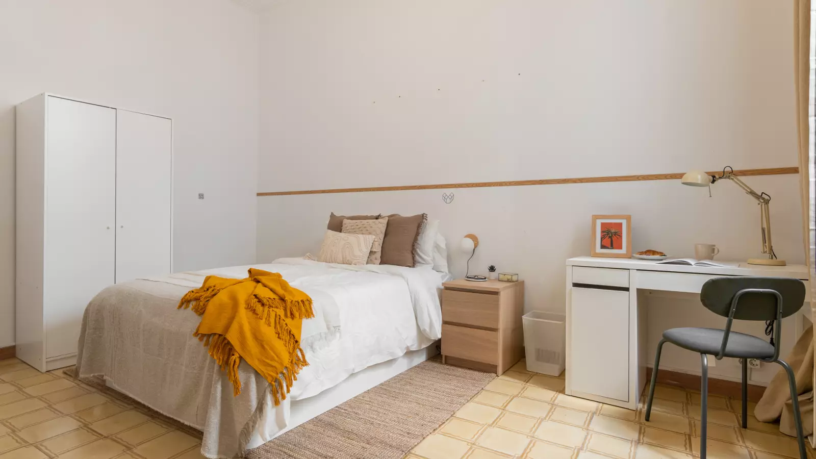 Furnished room in a shared flat in Ciutat Vella · 2