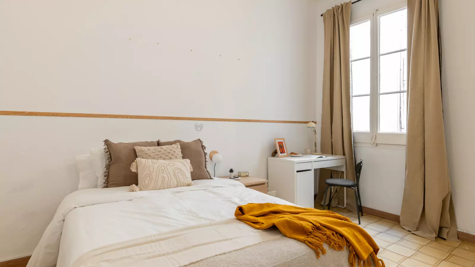 Furnished room in a shared flat in Ciutat Vella · 3