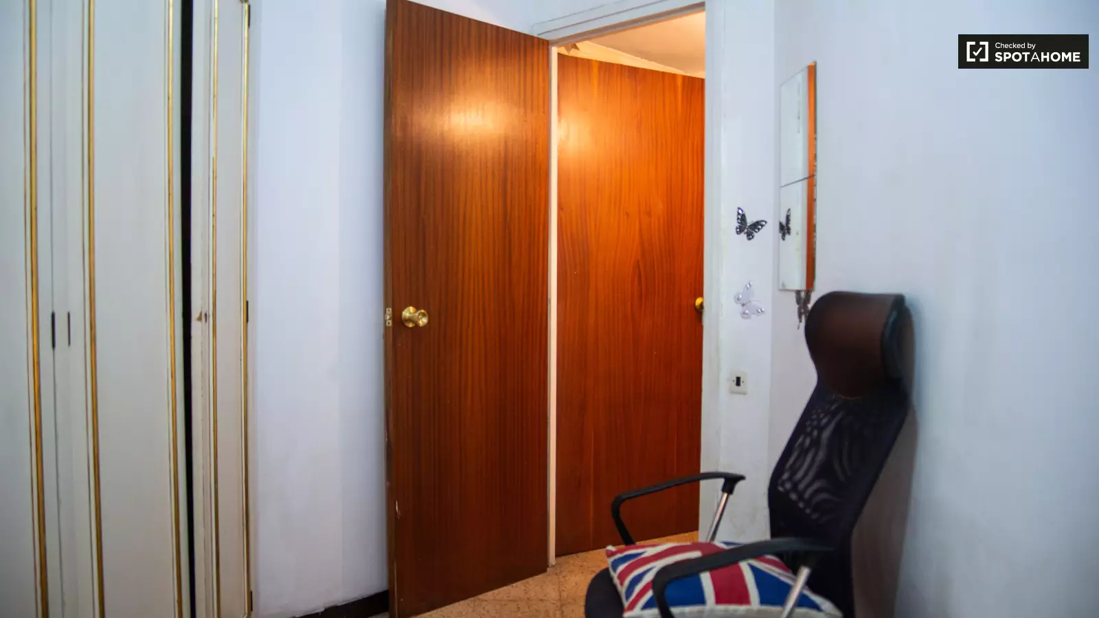 Habitación amueblada en piso compartido en Eixample · 2