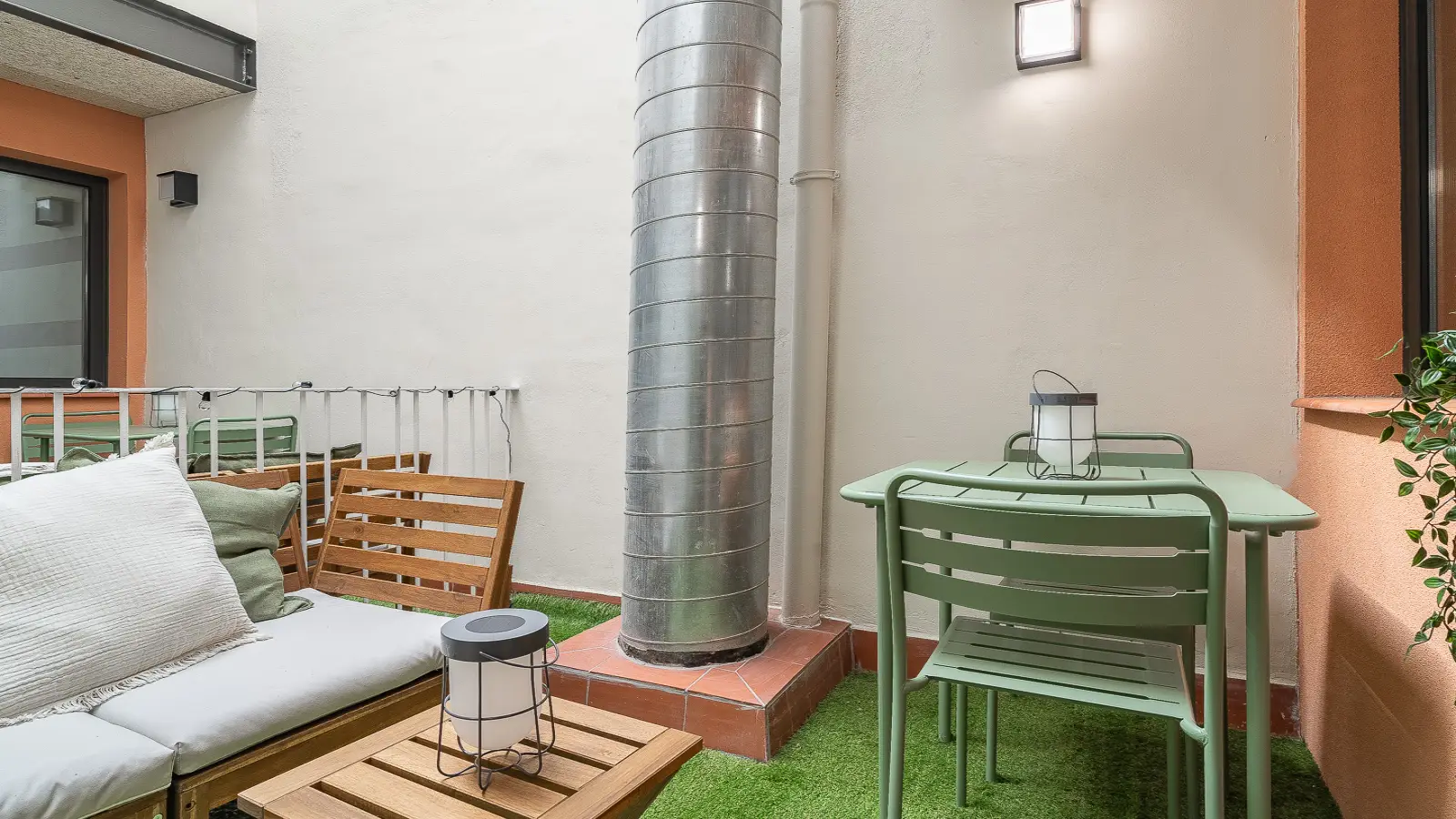 Furnished room in a shared flat in Sants-Montjuïc · 4