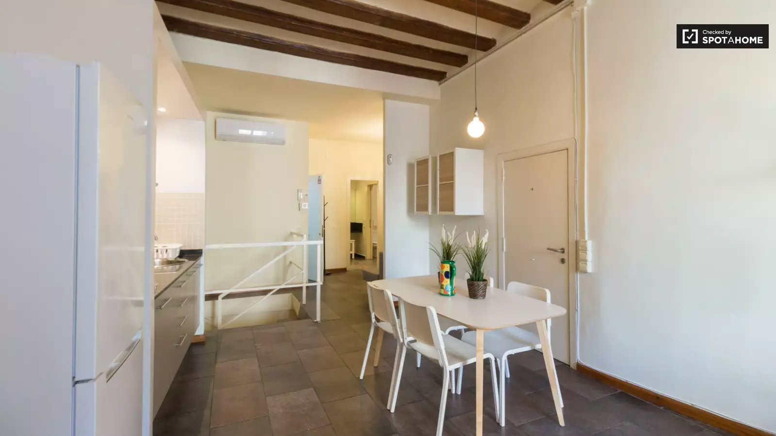 Piso de 1 dormitorio amueblado en Ciutat Vella, 55 m² · 4