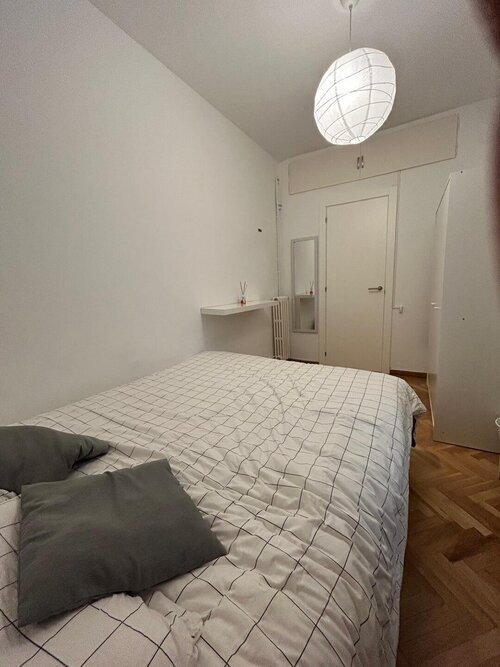 Room in a 3-person shared flat in Eixample · 3