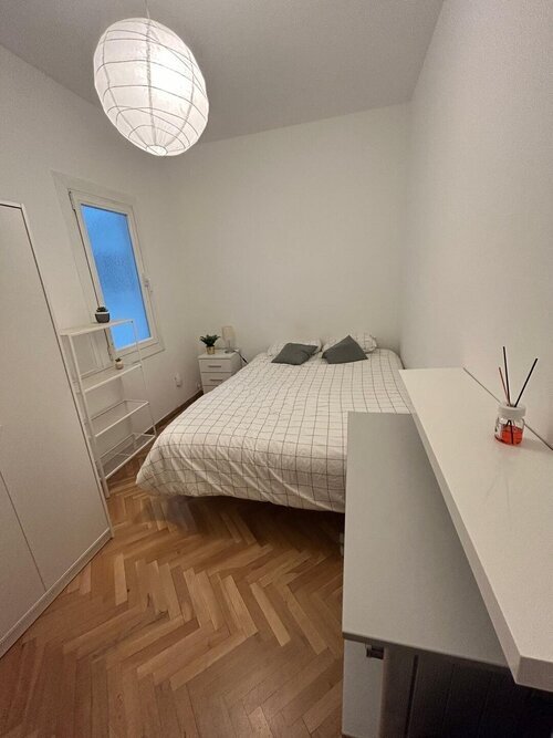 Room in a 3-person shared flat in Eixample · 4