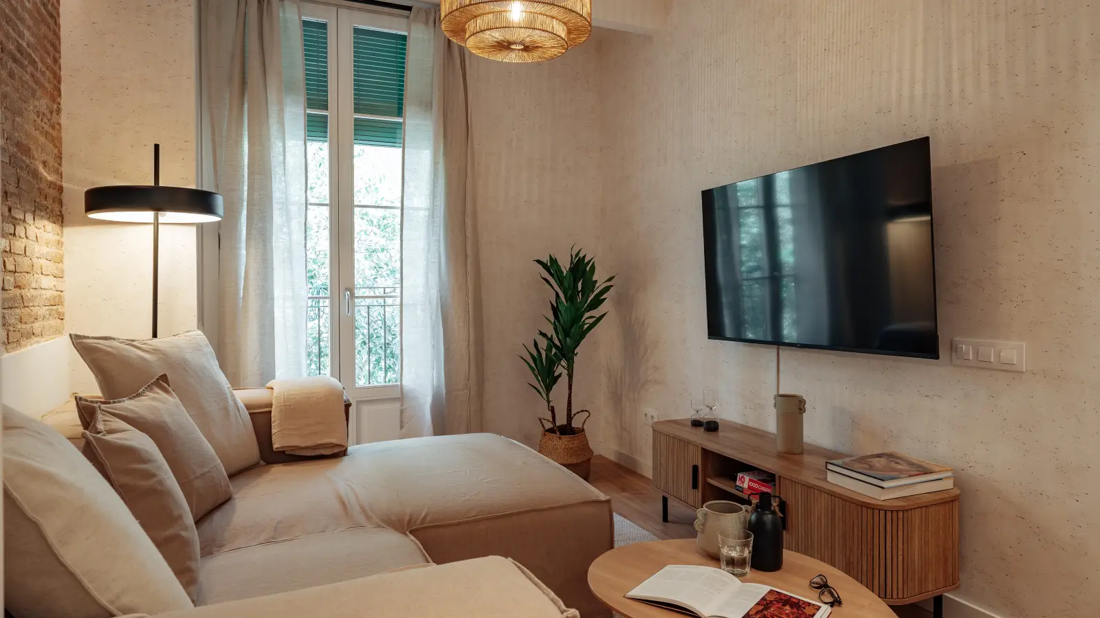 Furnished 1-bedroom flat in Eixample, 60 m² · 3