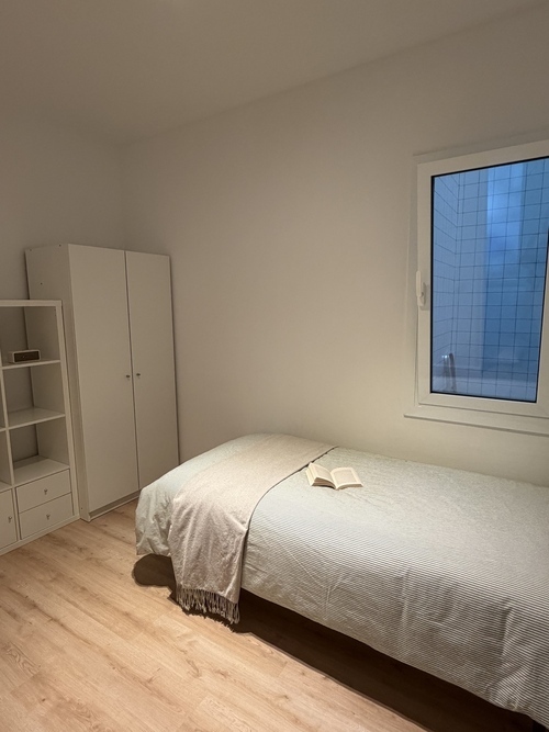 Habitación en piso compartido de 3 personas en Sarrià–Sant Gervasi · 4
