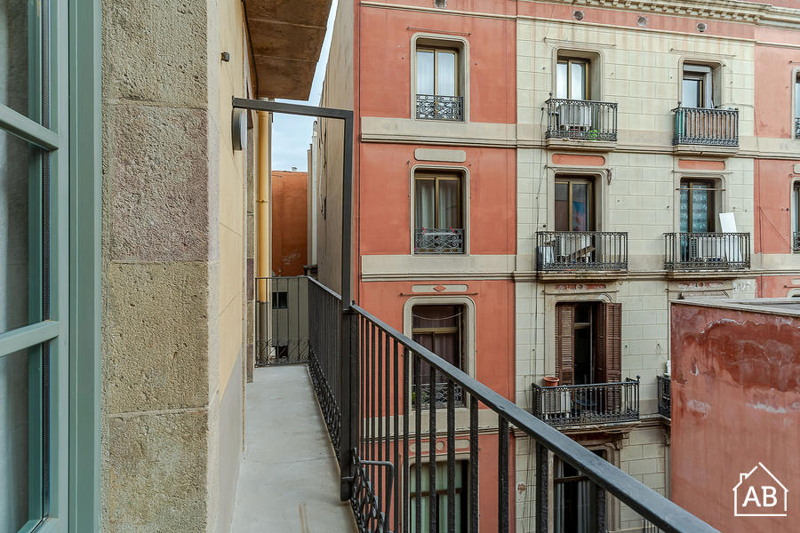 Furnished 5-bedroom flat in Eixample, 111 m² · 2