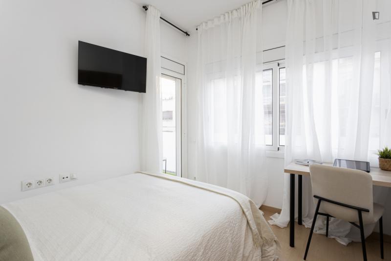 Habitación amueblada en piso compartido de 4 personas en Eixample · 3