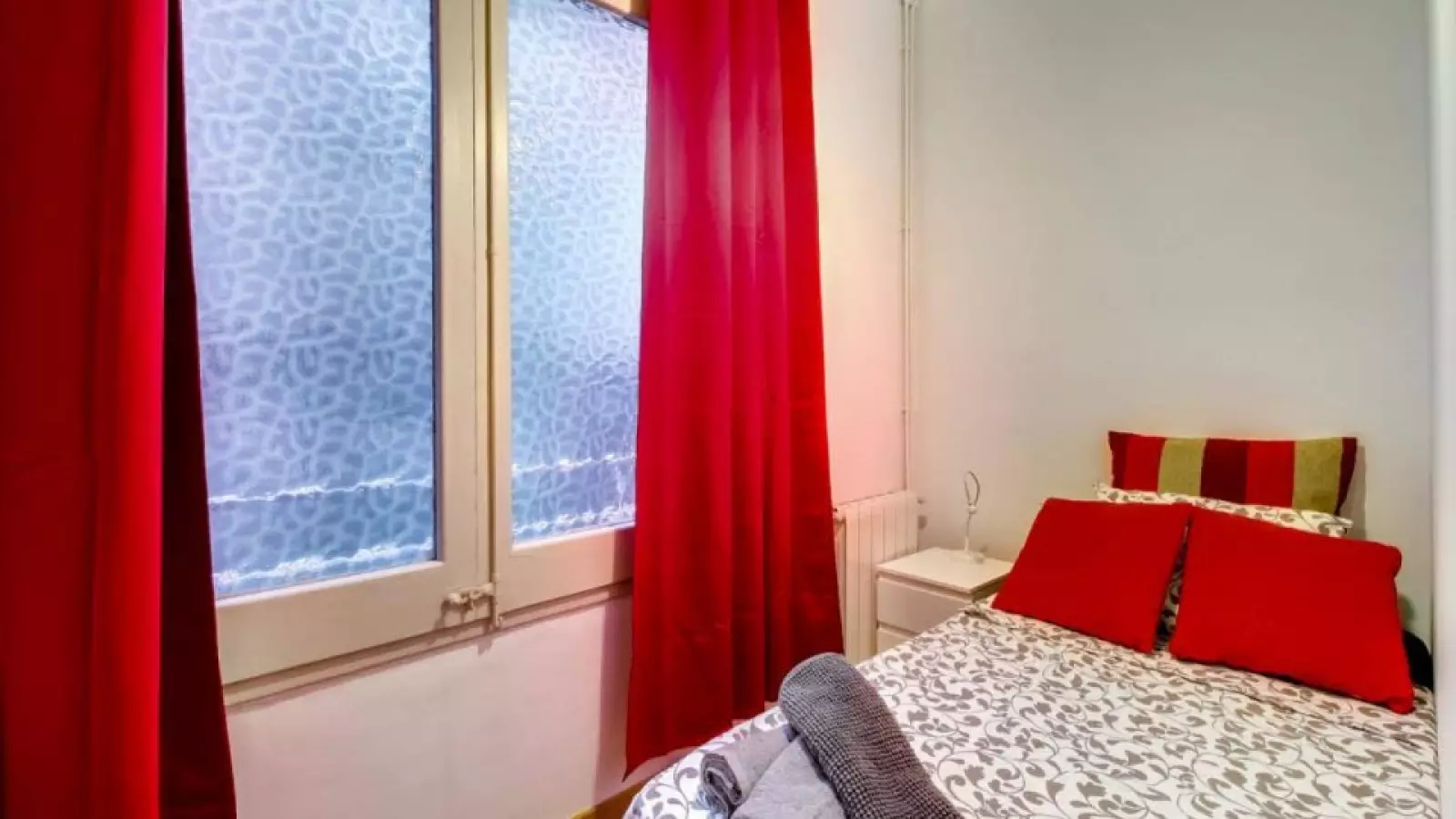 Habitación amueblada en piso compartido en Eixample · 2
