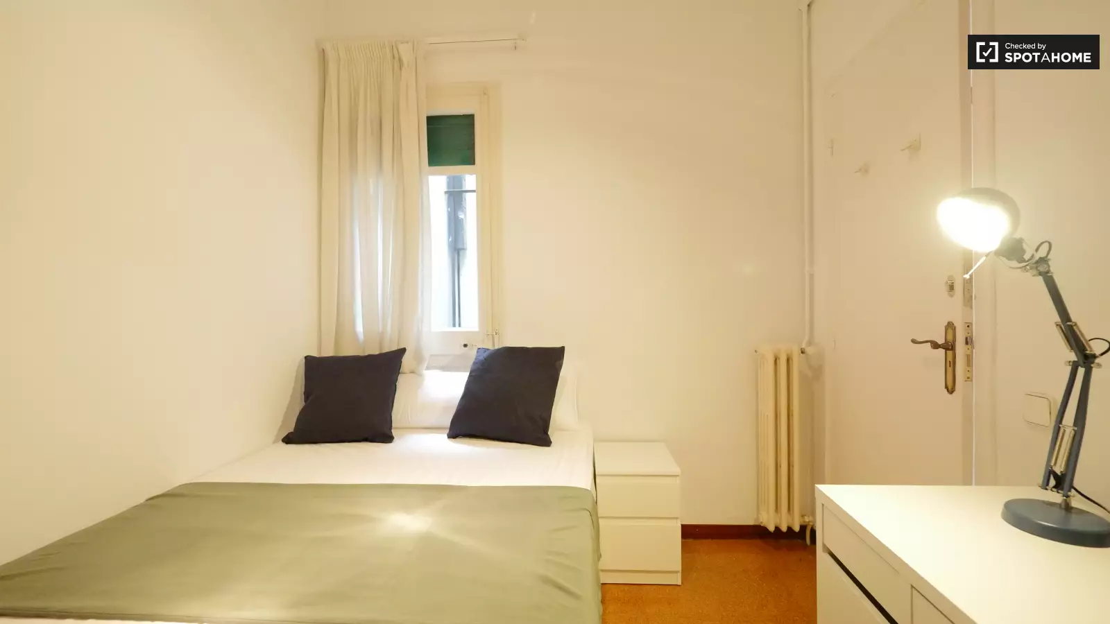 Habitación amueblada en piso compartido en Eixample · 4
