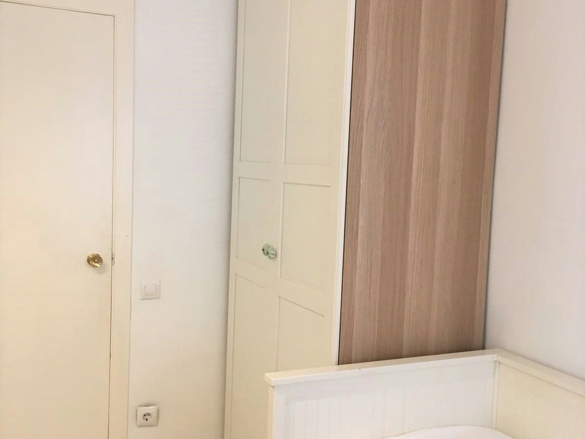 Habitación amueblada en piso compartido de 6 personas en Sants-Montjuïc · 2