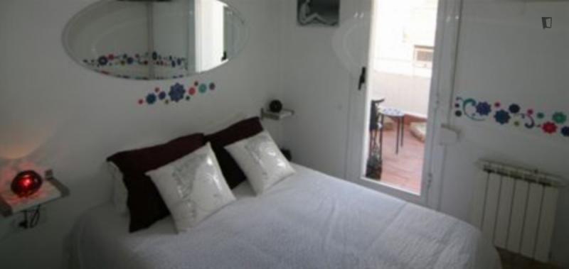 Furnished 1-bedroom flat in Sants-Montjuïc · 4