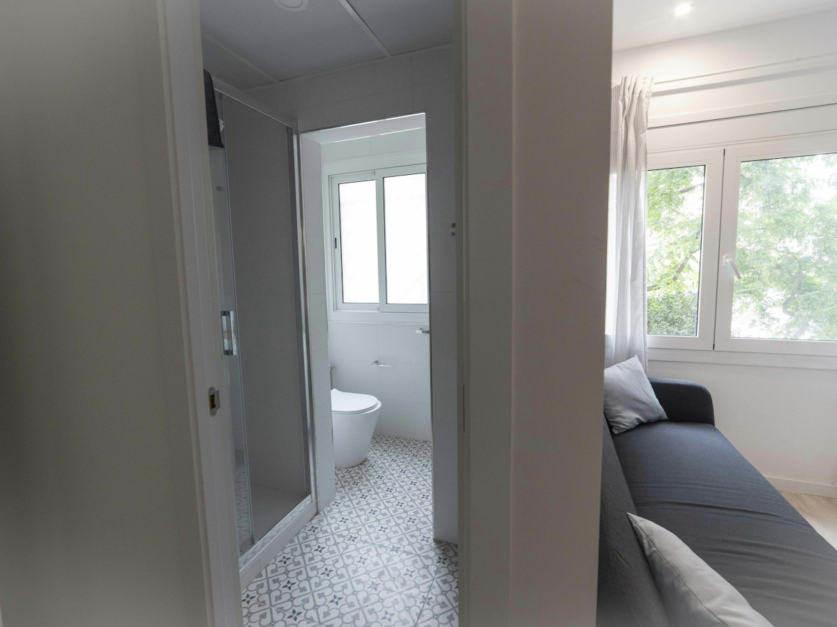 Habitación amueblada en piso compartido de 10 personas en Sants-Montjuïc · 2