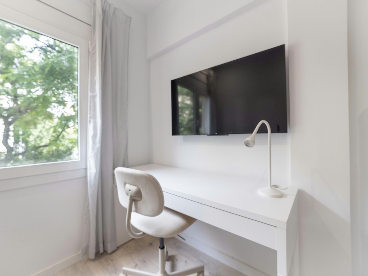 Habitación amueblada en piso compartido de 10 personas en Sants-Montjuïc · 3