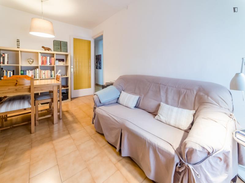 Furnished room in a 2-person shared flat in Sant Martí · 3