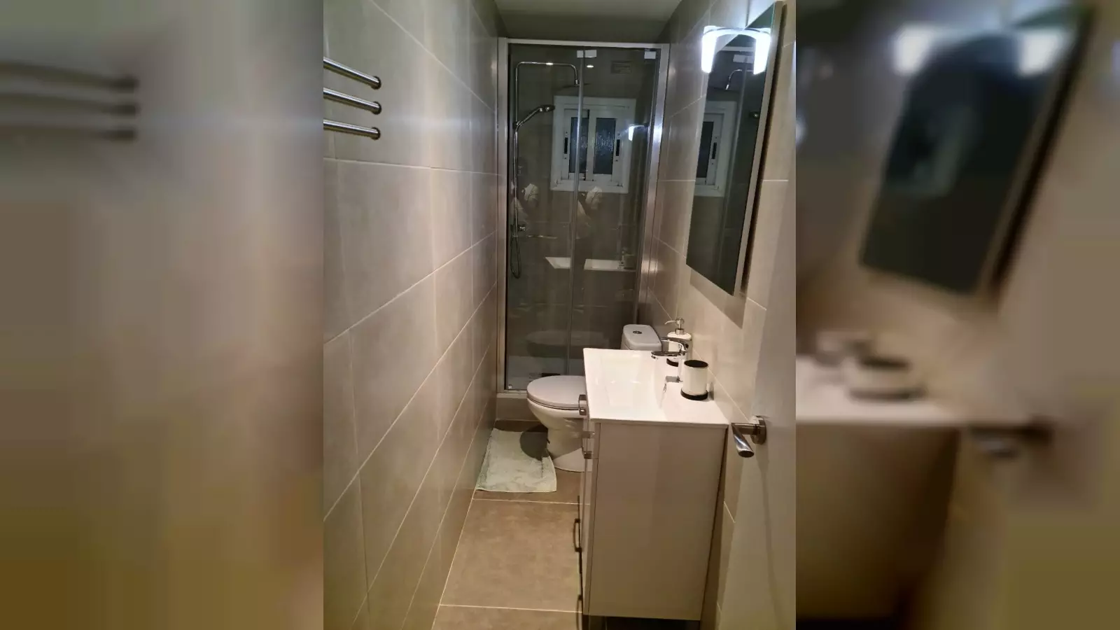 Piso de 3 dormitorios amueblado en Eixample, 70 m² · 2