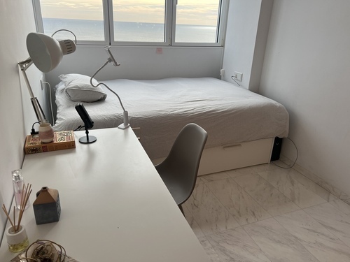 Room in a 5-person shared flat in Sant Martí · 2